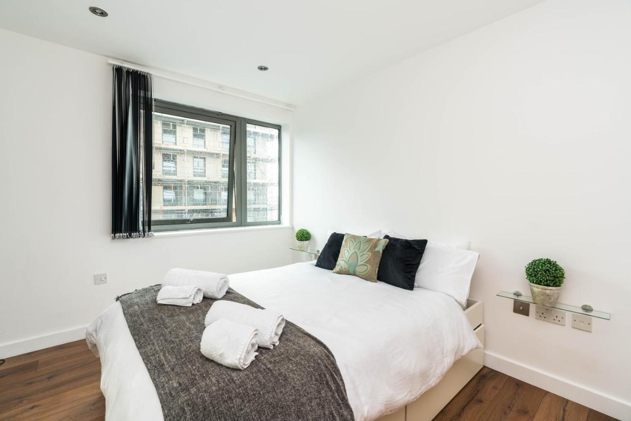 Fast Internet One Bedroom Apartment In Greater London, Id Required Exterior photo