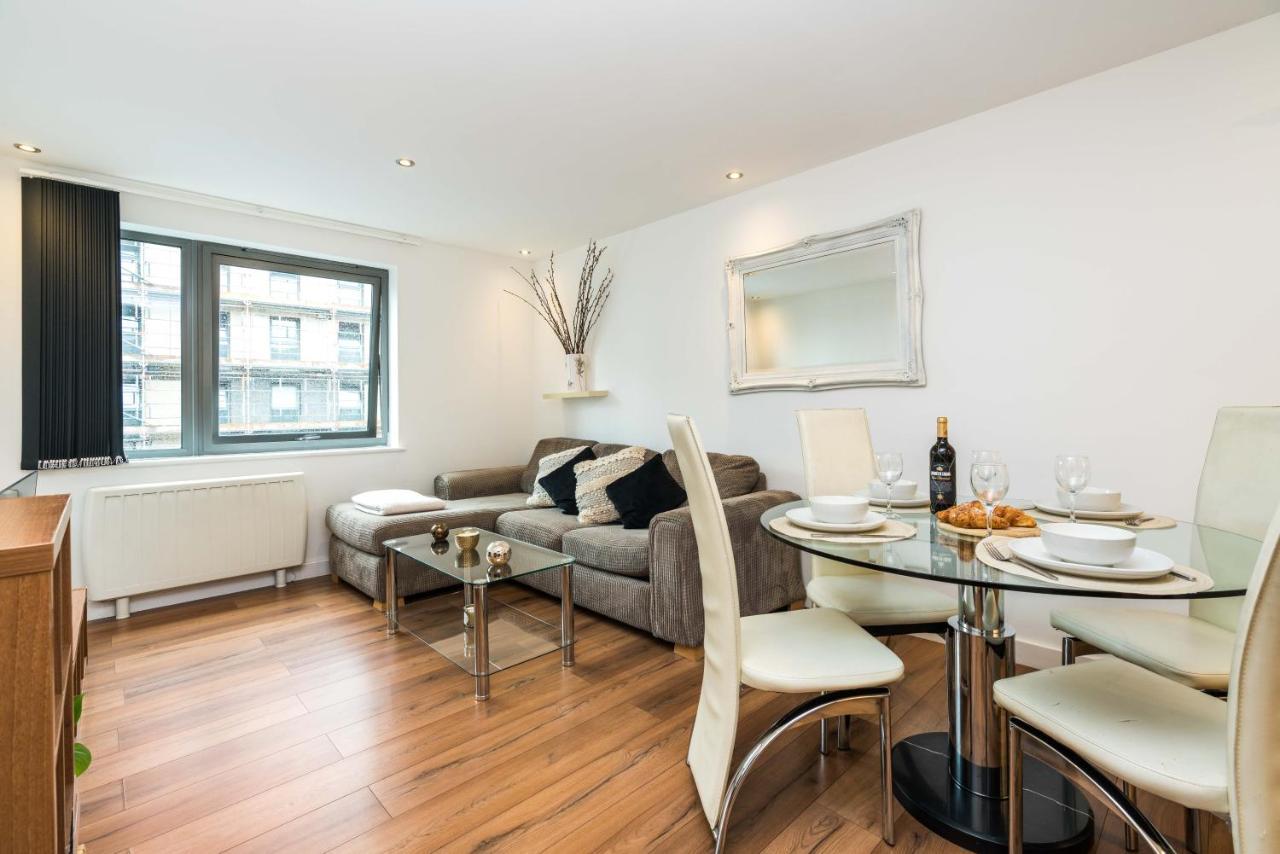 Fast Internet One Bedroom Apartment In Greater London, Id Required Exterior photo